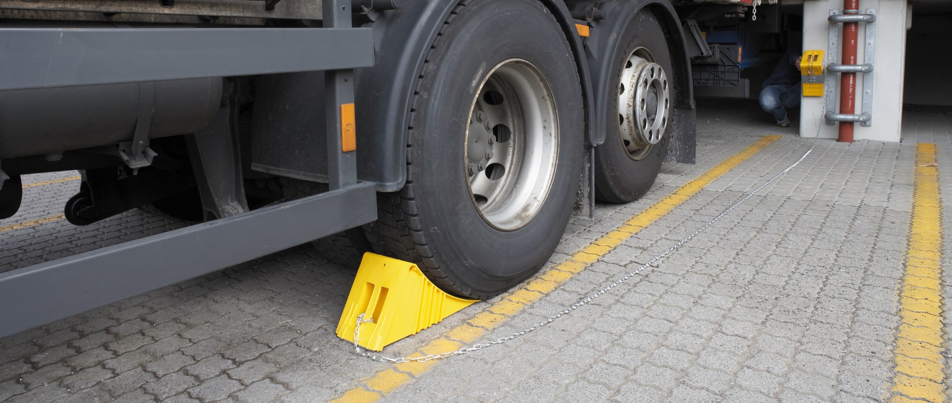 2 Unterlegkeile mit Rutsch-Schutz & Griff für PKW Transporter Anhänger